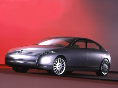 silbergrauer Citroën Lignage Concept in Seitenansicht vor einem Hintergrund mit rotem Lichtverlauf im Fotostudio