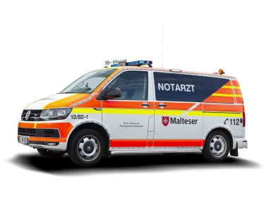 VW Bulli T6 Notarzt-Einsatzfahrzeug der Malteser als Maiblatt aus dem Kalender „Faszination VW Bulli 2022“.