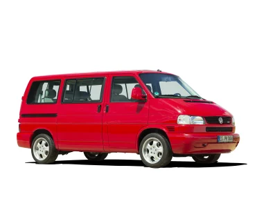 Roter VW Bulli T4 Multivan als November-Motiv aus dem Kalender „Faszination VW Bulli 2022“.