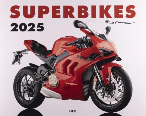 Titelblatt des Superbikes Kalenders 2025 mit einer roten Ducati Panigale V4 vor weißem Hintergrund.
