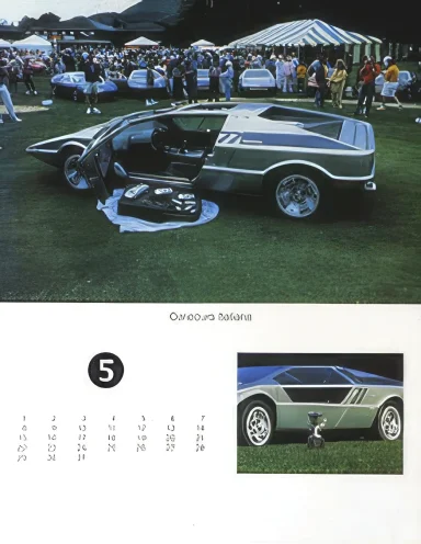 Maserati Boomerang beim Concours d'Elegance mit geöffneten Türen, Kalenderblatt Mai 