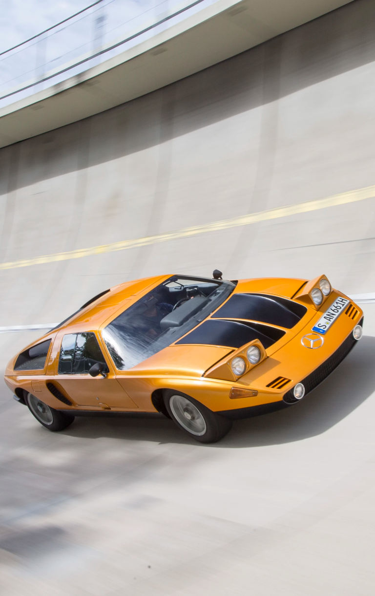 Mercedes-Benz C 111 – Fahraufnahme in der Steilwand Mercedes-Benz C 111 bei einer Fahraufnahme in der Steilwand in Untertürkheim.