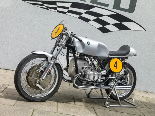 BMW Kaczor R 50 Rennmaschine mit Startnummer 4 und Boxermotor.