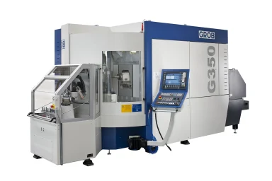 CNC-Bearbeitungszentrum GROB G350 mit Bedienpanel vor weißem Hintergrund.