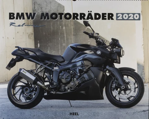 Titelblatt des Kalenders „BMW Motorräder 2020“ mit BMW K 1300 R Custombike vor moderner Industriekulisse.