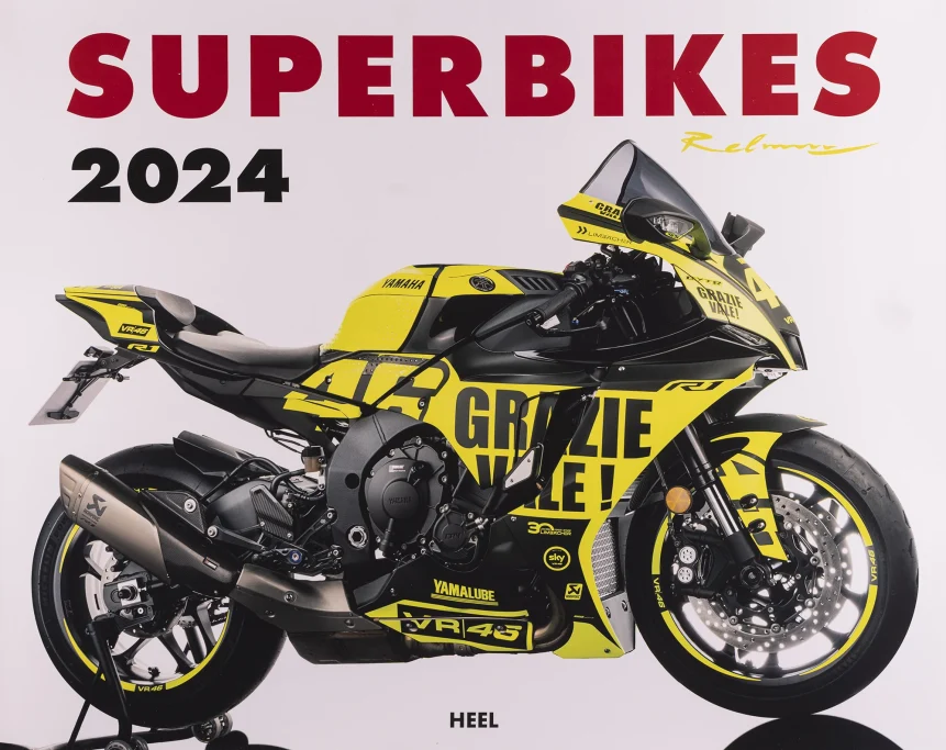 Titelblatt des Superbikes Kalenders 2024 mit einer Yamaha YZF-R1 VR46 Edition in Gelb-Schwarz.
