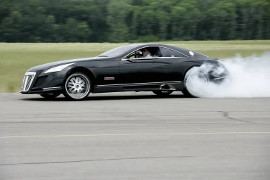 Der Maybach Exelero demonstriert eindrucksvoll die Verbindung von Luxus und extremer Leistung.