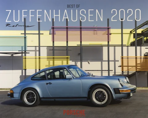 Titel des Porsche-Kalenders „Best of Zuffenhausen 2020“ mit hellblauem Porsche 911 Carrera 3.2 vor moderner Architektur.