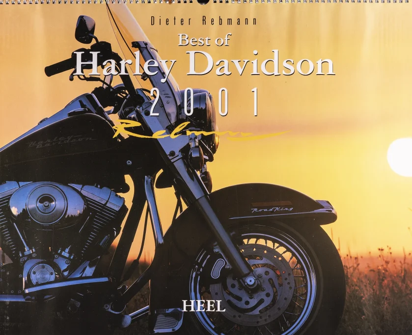Harley-Davidson Road King im Profil vor einem Sonnenuntergang. Detailaufnahme der Frontpartie als Titelbild Harley-Davidson Kalender 2001