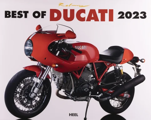 Rote Ducati Sport 1000 als Studioaufnahme vor weißem Hintergrund – Titelbild des Kalenders „Best of Ducati 2023“.
