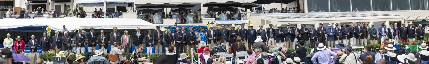 Jury beim Pebble Beach Concours d’Elegance vor der Lodge.