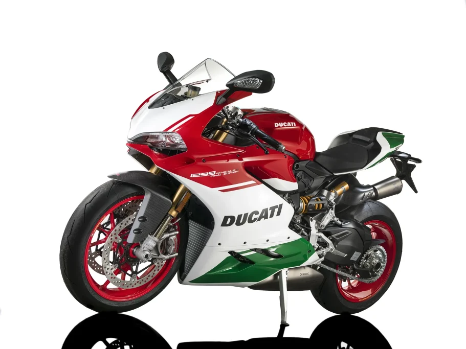 Ducati 1299 Panigale Final Edition als professionelle Studioaufnahme vor weißem Hintergrund.
