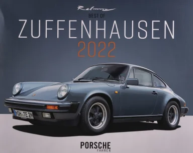 Titel des Porsche-Kalenders „Best of Zuffenhausen 2022“ mit schieferblauem Porsche 911 Carrera 3.2.