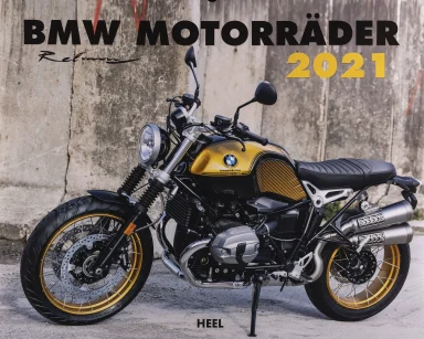 Titelblatt des Kalenders „BMW Motorräder 2021“ mit BMW R nineT Scrambler in Schwarz-Gold vor Betonwand.