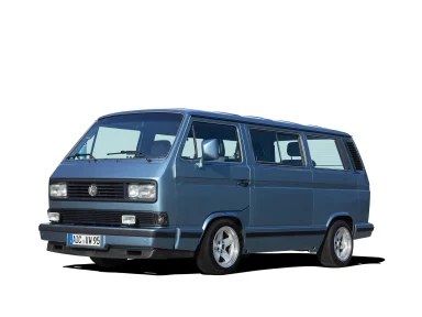 Blauer VW Bulli T3 Caravelle als März-Motiv aus dem Kalender „Faszination VW Bulli 2022“.
