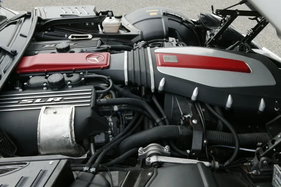 AMG-V8-Motor im Mercedes-Benz SLR McLaren.