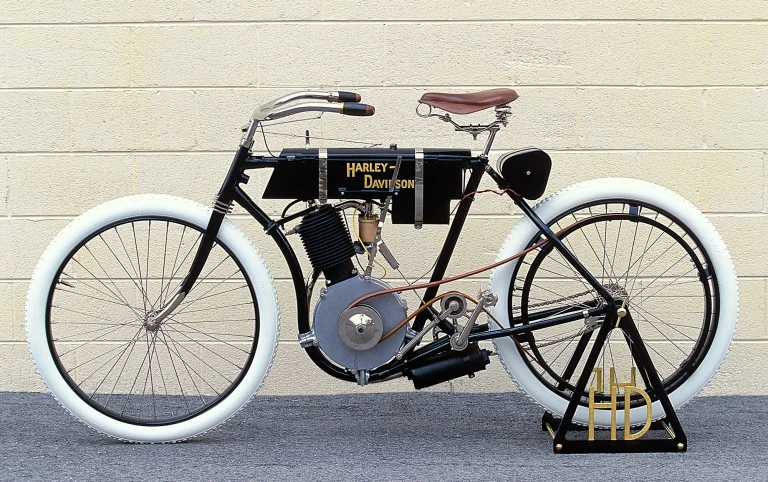 Original Harley-Davidson Modell 1 von 1903, professionell fotografiert in der Seitenansicht.