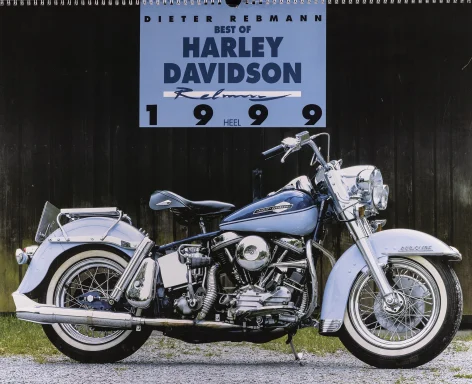 Hellblaue Harley-Davidson Duo Glide als Titelbild des Harley-Davidson Kalenders 1999.
