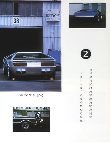 Maserati Boomerang am Werkstor, Heckansicht der legendären Designstudie im Kalenderblatt Februar 
