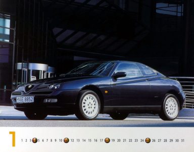 Alfa Romeo GTV (Typ 916) vor moderner Architektur – Januar-Motiv aus dem Kalender „Best of Alfa Romeo 1998“.