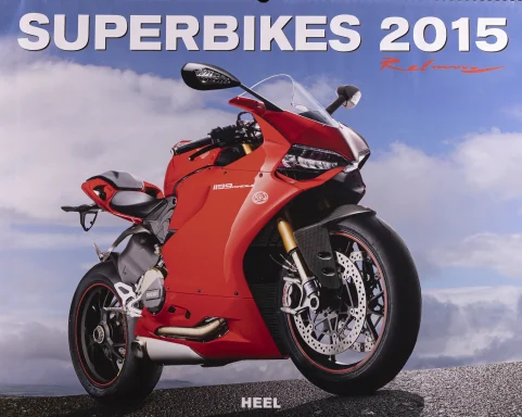 Titelblatt des Superbikes Kalenders 2015 mit einer roten Ducati 1199 Panigale S.

