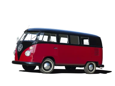 Rot-schwarzer VW Bulli T1 Kombi mit klassischer V-Front vor weißem Hintergrund – April-Motiv aus dem Kalender „Faszination VW Bulli 2022“.